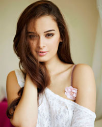 Evelyn Sharma